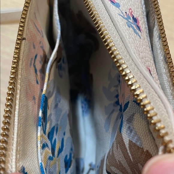 Cath Kidston Cream ditzy Floral leather camera crossbody bag - Picture 5 of 13